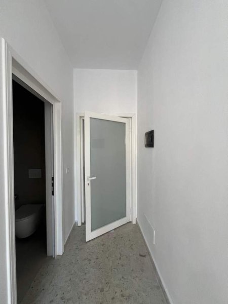 Tirane, ofert zyre Kati 1, 20 m² 350 Euro (rruga e dibres)