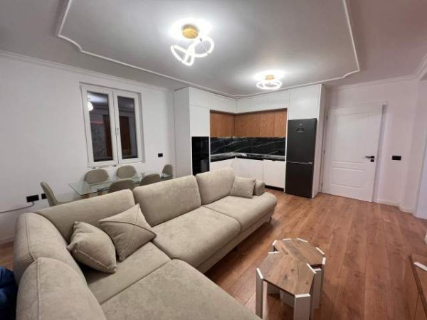 Tirane, jepet me qera apartament 3+1+BLK Kati 3, 120 m² 750 Euro (Rruga e kavajes,perballe square 21)