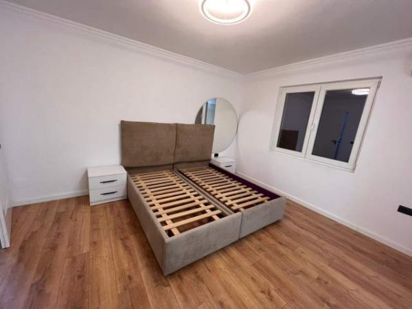 Tirane, jepet me qera apartament 3+1+BLK Kati 3, 120 m² 750 Euro (Rruga e kavajes,perballe square 21)