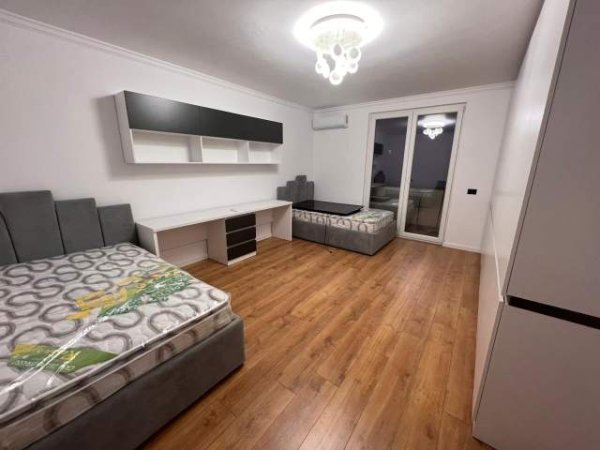 Tirane, jepet me qera apartament 3+1+BLK Kati 3, 120 m² 750 Euro (Rruga e kavajes,perballe square 21)