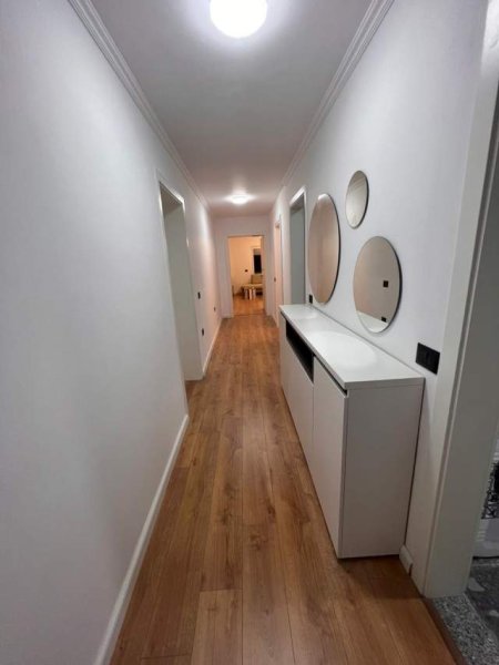 Tirane, jepet me qera apartament 3+1+BLK Kati 3, 120 m² 750 Euro (Rruga e kavajes,perballe square 21)