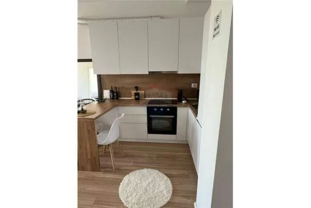 Tirane, jepet me qera apartament 1+1 Kati 4, 64 m² 400 Euro (Kompleksi Marga)