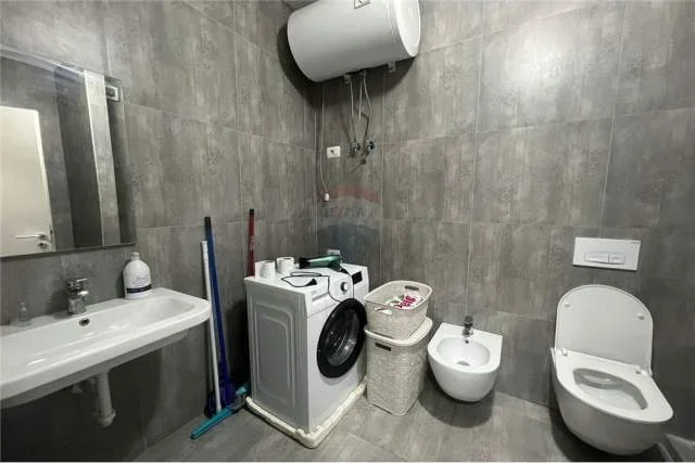 Tirane, jepet me qera apartament 1+1+BLK Kati 3, 64 m² 400 Euro (Kompleksi Marga)