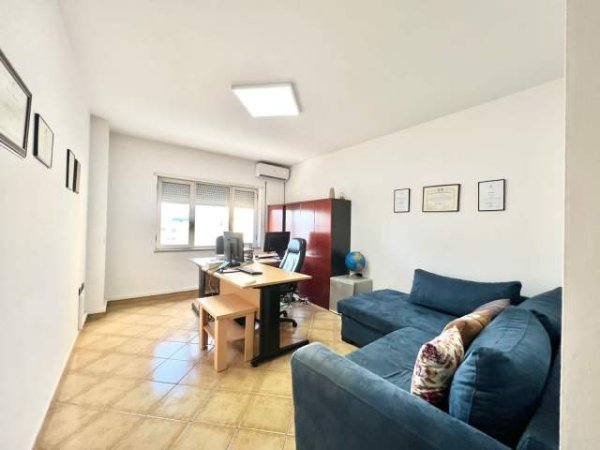 Tirane, shitet apartament 125 m² 315.000 Euro