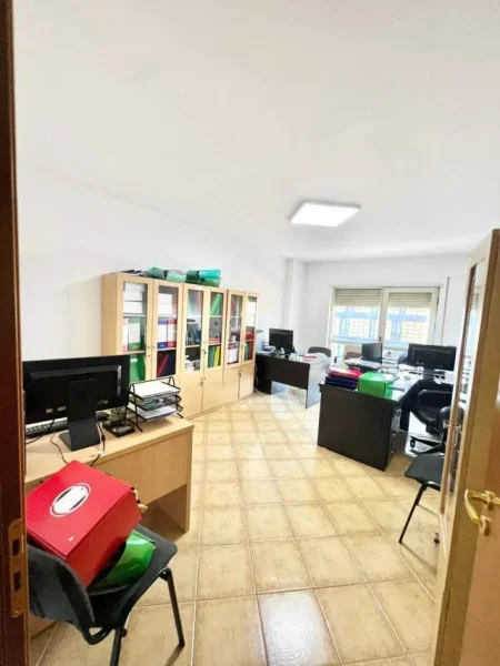 Tirane, shitet apartament 125 m² 315.000 Euro