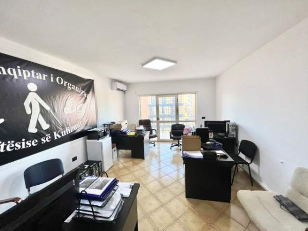 Tirane, shitet apartament 125 m² 315.000 Euro