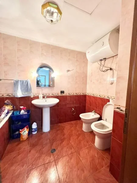 Tirane, shitet apartament 125 m² 315.000 Euro