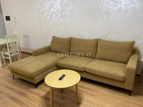 Tirane, jepet me qera apartament 2+1 Kati 7, 450 Euro (Gramoz Pashko)