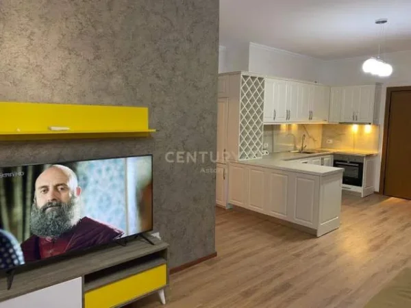 Tirane, jepet me qera apartament 2+1 Kati 7, 450 Euro (Gramoz Pashko)