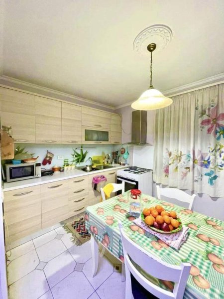 Tirane, shitet apartament 100 m² 115.000 Euro