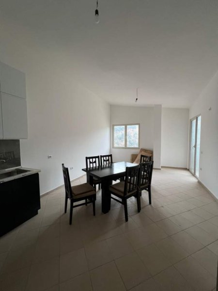 Tirane, jepet me qera Kati 5, 130 m² 35.000 Leke (Fresk)