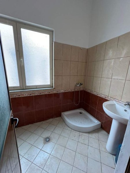 Tirane, jepet me qera Kati 5, 130 m² 35.000 Leke (Fresk)