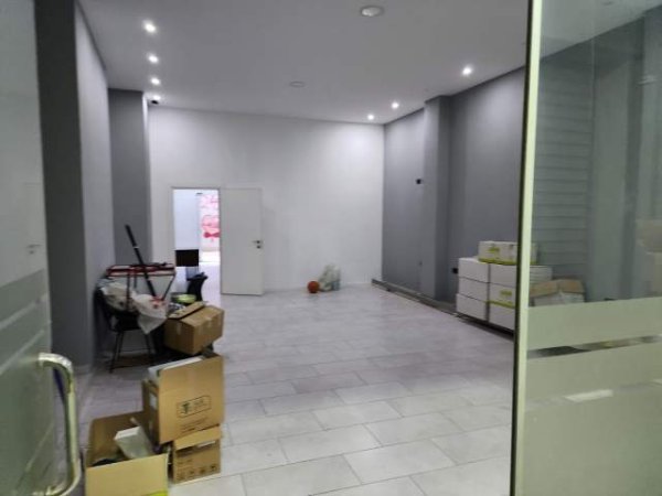 Tirane, jepet me qera Kati 0, 120 m² 550 Euro (Rruga Dibres)