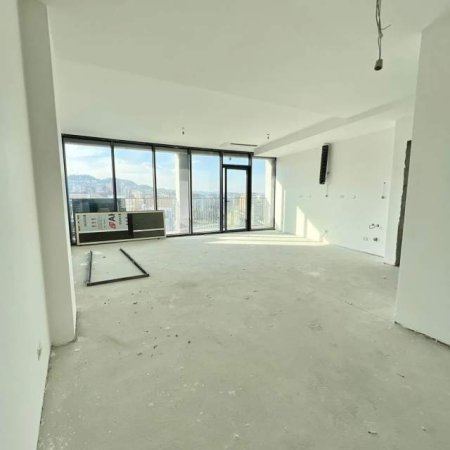 Tirane, shitet apartament 129 m²
