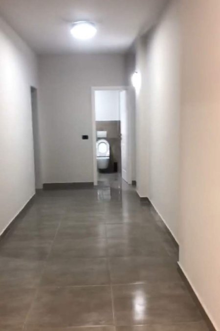 Tirane, jepet me qera Kati 2, 130 m² 700 Euro (Stacioni i Trenit)