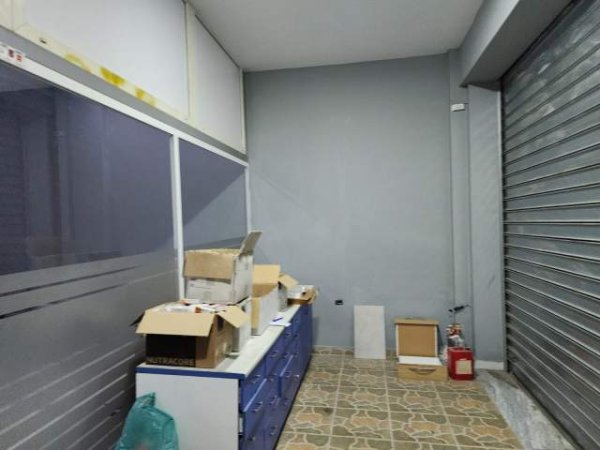 Tirane, jepet me qera 121 m² 551 Euro (Rruga Dibres)