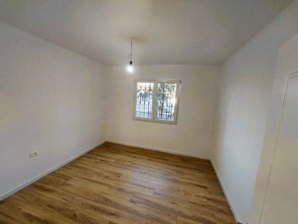 Tirane, shitet apartament 1+1 72 m² 88.000 Euro