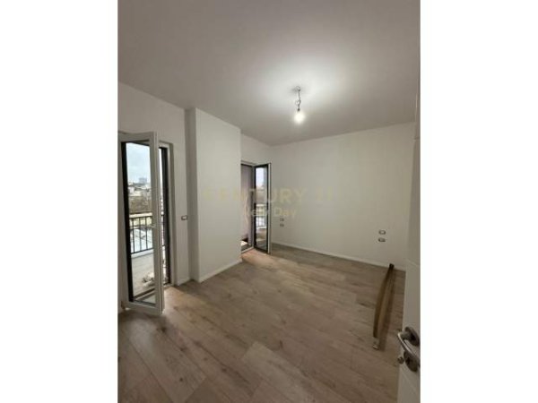 Tirane, jepet me qera apartament 1+1+BLK Kati 4, 72 m² 490 Euro (Rruga 5 Maji ''Emerald Center")