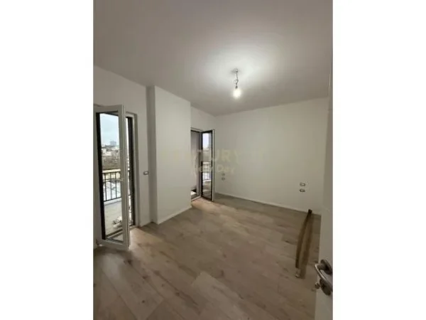 Tirane, jepet me qera apartament 1+1+BLK Kati 4, 72 m² 490 Euro (Rruga 5 Maji ''Emerald Center")