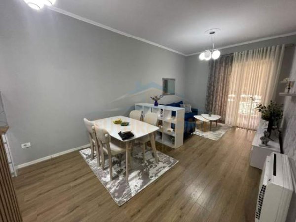 Tirane, jepet me qera apartament 1+1 Kati 5, 73 m² 800 Euro (Delijorgji)