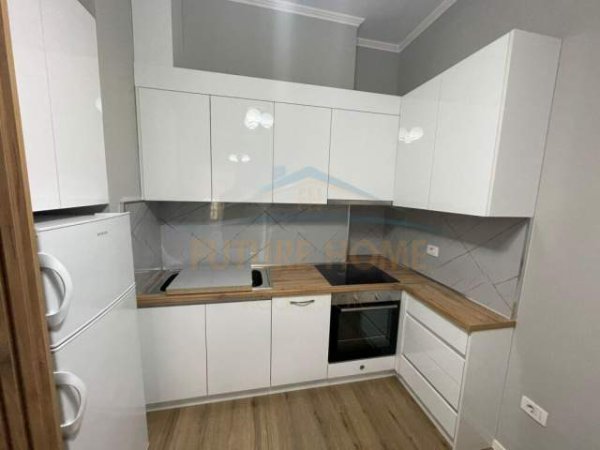 Tirane, jepet me qera apartament 1+1 Kati 5, 73 m² 800 Euro (Delijorgji)