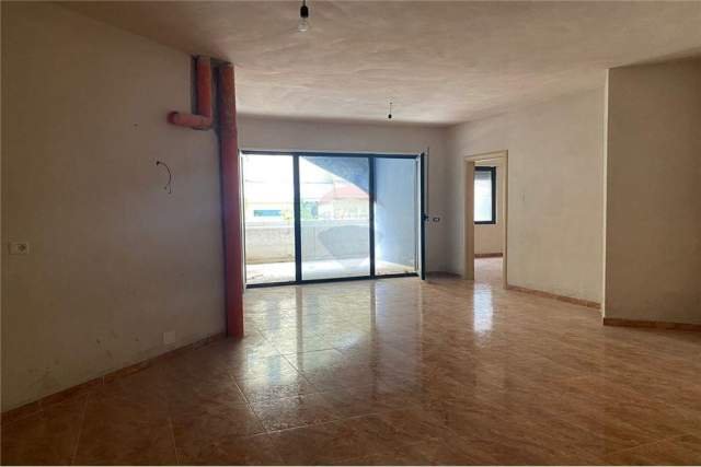 Vlore, shitet apartament 1+1+BLK Kati 3, 9.895 m² 103.000 Euro (Bulevardi Ismail Qemali)