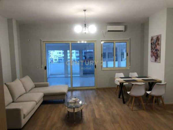 Tirane, jap me qera apartament 2+1+BLK Kati 2, 193 m² 700 Euro (Jordan Misja, kompleksi Panorama)