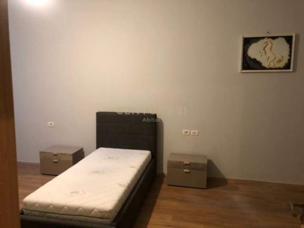 Tirane, jap me qera apartament 2+1+BLK Kati 2, 193 m² 700 Euro (Jordan Misja, kompleksi Panorama)