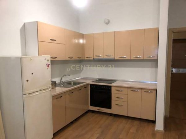 Tirane, jap me qera apartament 2+1+BLK Kati 2, 193 m² 700 Euro (Jordan Misja, kompleksi Panorama)