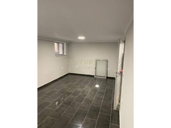 Tirane, jepet me qera ambjent biznesi Kati -1, 40 m² 400 Euro (Blloku)