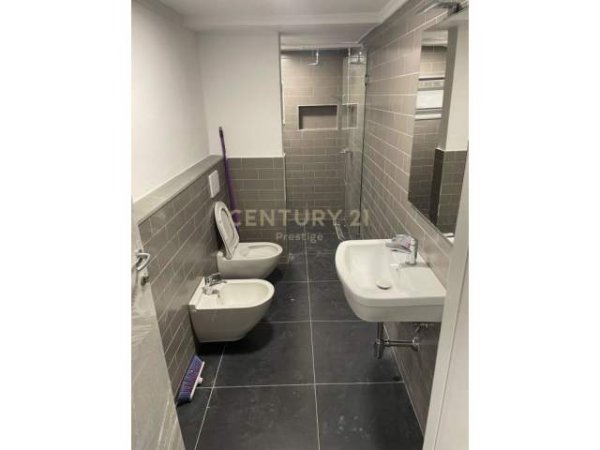Tirane, jepet me qera ambjent biznesi Kati -1, 40 m² 400 Euro (Blloku)