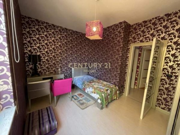 Tirane, jap me qera apartament 2+1+BLK Kati 2, 95 m² 700 Euro (rruga eduard  mano)