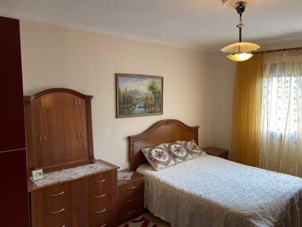 Tirane, jepet me qera apartament 2+1 Kati 5, 78 m² 300 Euro (Kadri Roshi)