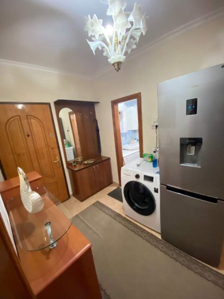 Tirane, jepet me qera apartament 2+1 Kati 5, 78 m² 300 Euro (Kadri Roshi)
