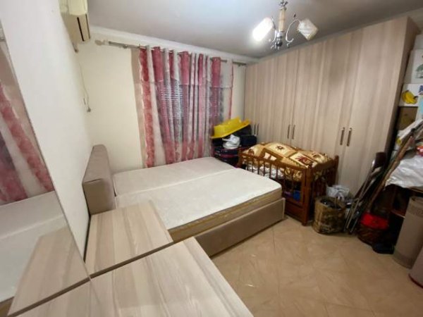 Tirane, jepet me qera apartament 2+1 Kati 5, 78 m² 300 Euro (Kadri Roshi)