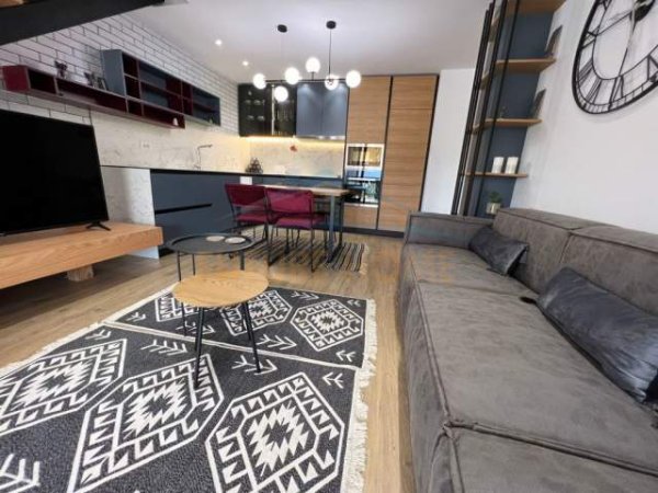 Tirane, jepet me qera apartament duplex 2+1+BLK Kati 3, 91 m² 850 Euro (Porta e gjelber)
