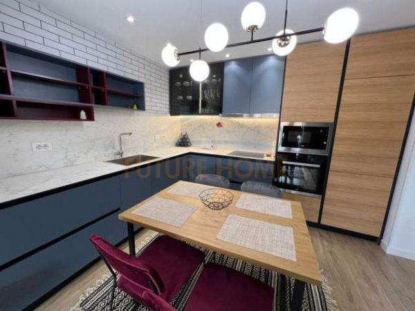 Tirane, jepet me qera apartament duplex 2+1+BLK Kati 3, 91 m² 850 Euro (Porta e gjelber)