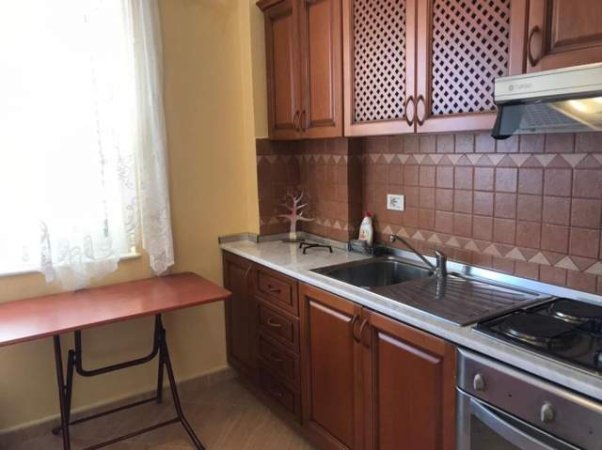 Tirane, jepet me qera apartament 1+1+A+BLK Kati 6, 82 m² 35.000 Leke (Rruga Hoxha Tahsim)