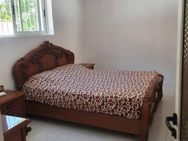 Tirane, jepet me qera shtepi 1+1 Kati 1, 70 m² 30.000 Leke (niko avrami)