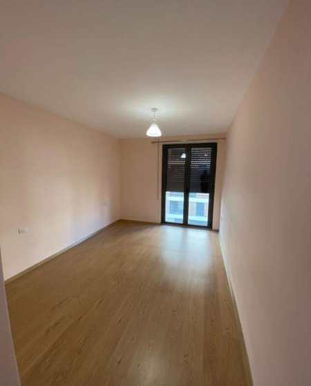 Tirane, jepet me qera apartament 2+1 Kati 3, 90 m² 400 Euro (Fiore di Bosko)