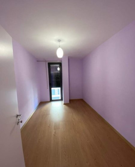 Tirane, jepet me qera apartament 2+1 Kati 3, 90 m² 400 Euro (Fiore di Bosko)