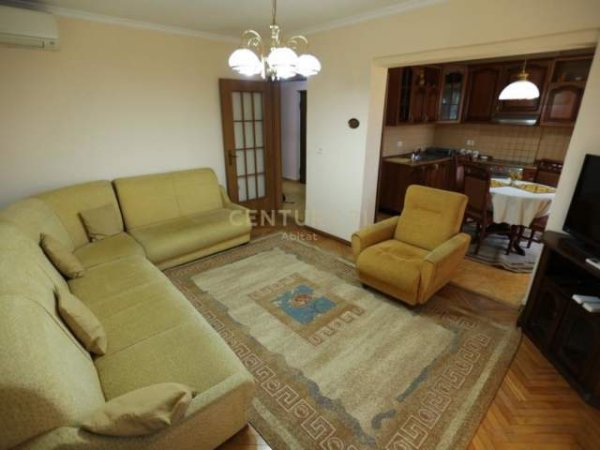 Tirane, jepet me qera apartament 2+1+A+BLK Kati 3, 94 m² 600 Euro (bulevardi Zhan D'Ark)