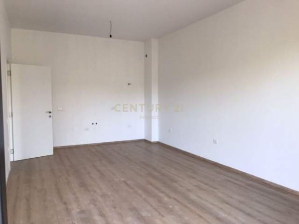 Tirane, jap me qera apartament 1+1+BLK Kati 2, 75 m² 400 Euro (Rruga e Dibres)