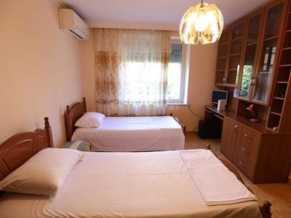 Tirane, jepet me qera apartament 2+1+A+BLK Kati 3, 94 m² 600 Euro (bulevardi Zhan D'Ark)