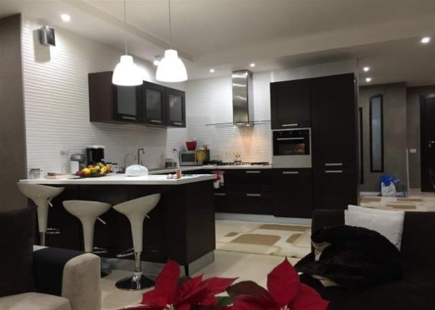 Tirane, shitet apartament Kati 4, 120 m² 190.000  (Kopshti Zoologjik)