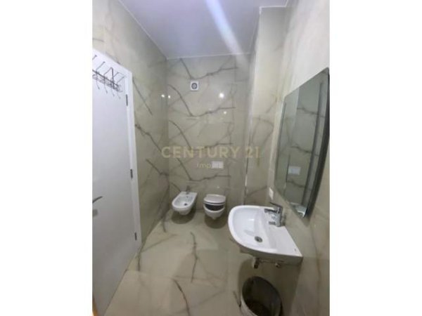 Tirane, jepet me qera apartament 1+1 te Kompleksi ARLIS, Kati 8, 65 m² 350 Euro