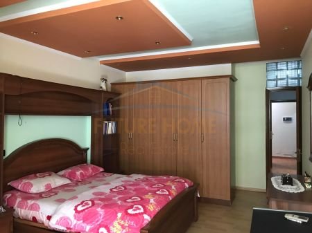 Tirane, shitet apartament 4+1+BLK Kati 2, 212.000 Euro (Rruga e Elbasanit)