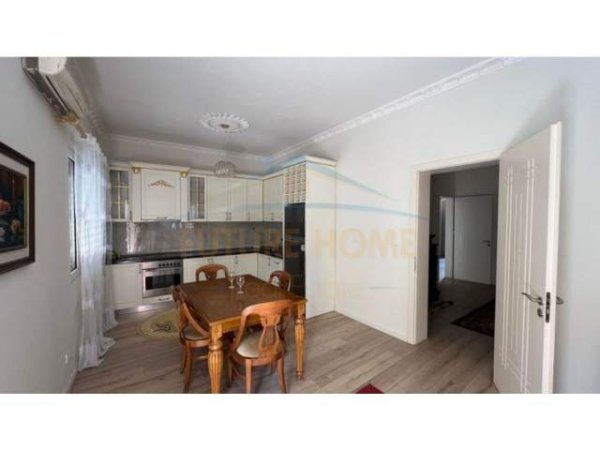 Tirane, jepet me qera apartament 2+1 Kati 3, 115 m² 500 Euro (Hime Kolli)