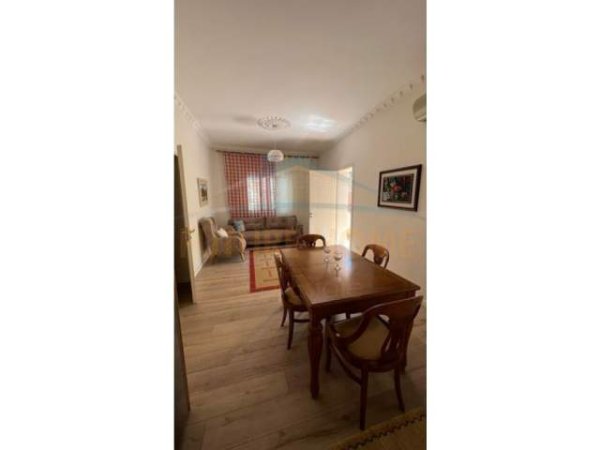 Tirane, jepet me qera apartament 2+1 Kati 3, 115 m² 500 Euro (Hime Kolli)