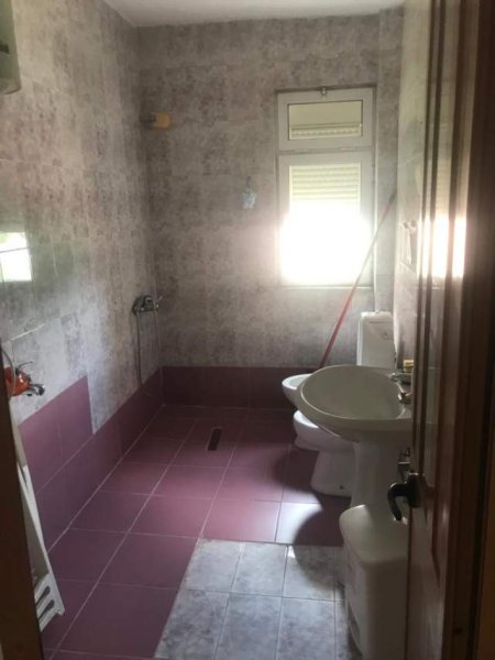 Tirane, jepet me qera apartament 1+1+BLK Kati 5, 51 m² 30.000 Leke (KONGRESI I MANASTIRIT)